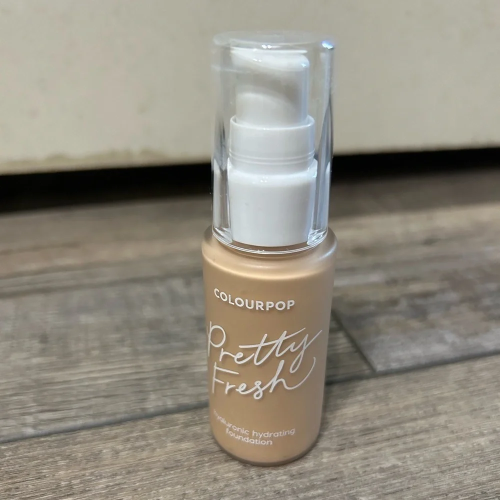 Colourpop pretty fresh foundation Medium 80w
